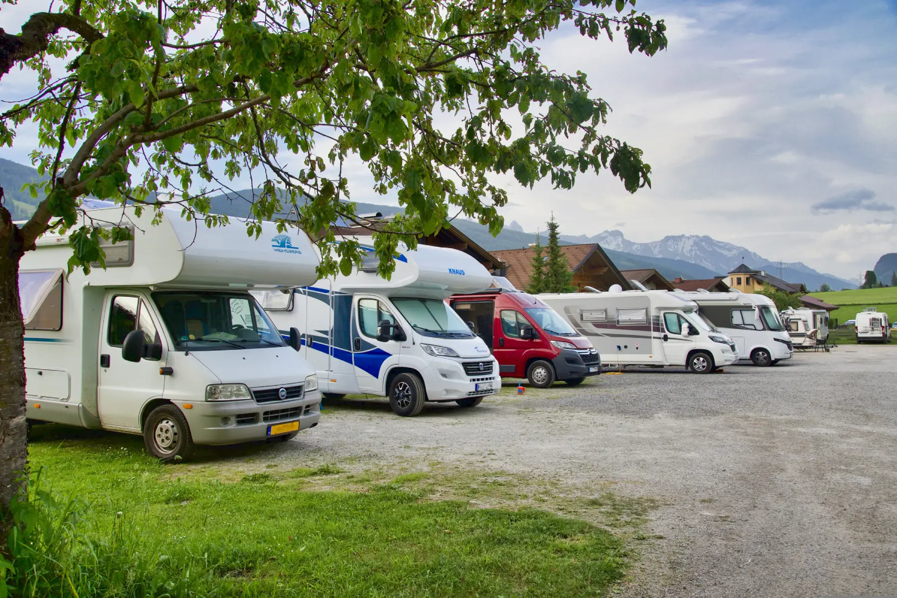 Campers op een camperplaats